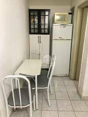Pitangueiras - Kitnet - Locação Anual - Uma Quadra Da Praia. - Kn0091