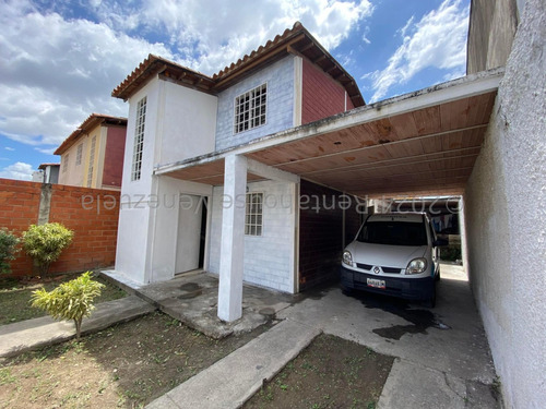 Casa En Venta En Santa Rita Maracay Aragua 24-19795 Ec