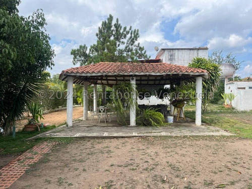 Mayra Lara Rah Vende Amplia Y Bella Casa Campestre En Conjunto Privado, El Manzano, Son 4.197mts2, 3 Hab., 4 Baños, Anexo Para El Servicio, Piscina, Tanque Subterráneo Con Bombas E Hidroneumático