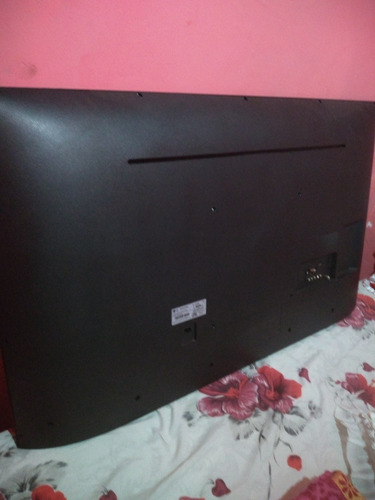 Imagem 7 de 8 de Vendo Uma Tv LG De 55un7310psc Ela Tá Com A Tela Quebrada