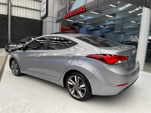 Imagen 5 de 12 de Hyundai Elantra 2015 1.8 Limited Tech At
