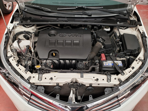 Imagen 10 de 16 de Toyota Corolla 2015 1.8 Xei Cvt 140cv