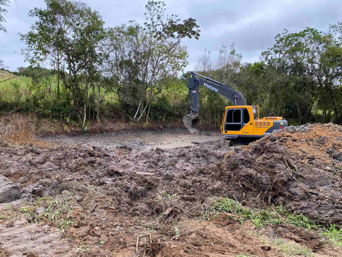 Imagem 5 de 5 de Serviços De Escavadeira E Terraplanagem