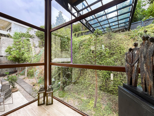 Casa En Venta De 5 Dorm. En Lo Barnechea