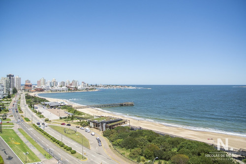 Vende Apartamento De 3 Dormitorios En Playa Mansa, Punta Del Este 