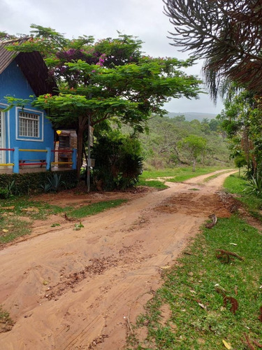 Chácara Em Carrancas Com 02 Chalés, Churrasqueira , Perto Do Complexo De Cachoeiras Da Zilda. - 893