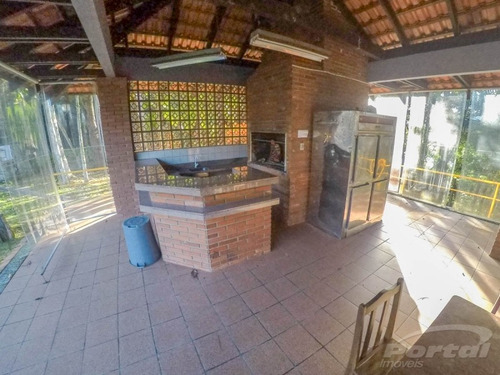 02 Quadras De Futebol Mais Quiosque Com Churrasqueira E Amplo Estacionamento. - 3579175l