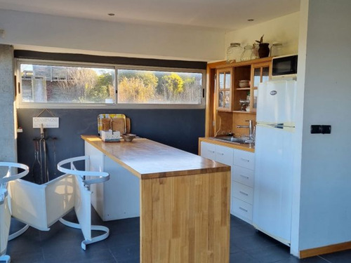 Imagen 11 de 30 de Chalet De Moderno Diseño A Metros Del Mar.