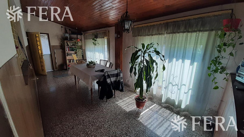 Venta De Casa De 3 Ambientes Con Cochera Y Patio En Wilde (28545)