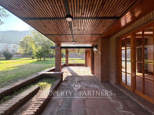 Espectacular Casa Completamente Remodelada En Sect...