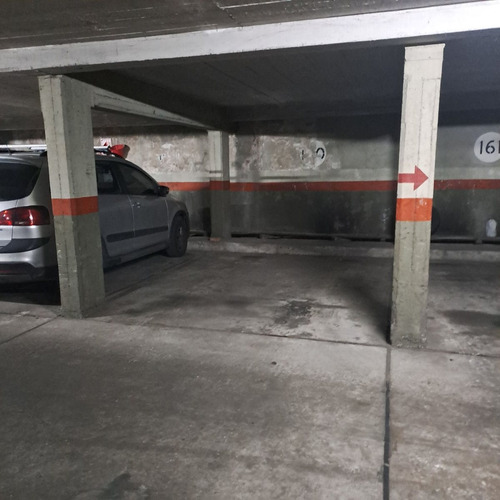 Cochera Cubierta Fija Con Seguridad En Belgrano