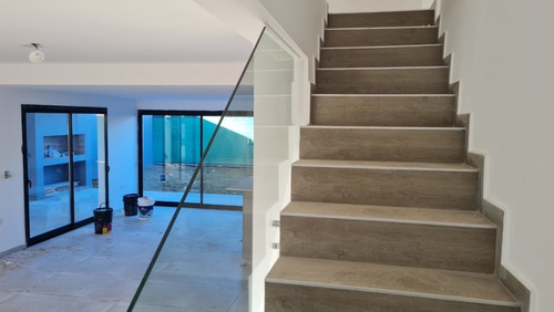 Imagen 4 de 12 de Cañuelas Chico, Duplex En Venta De 3 Dormitorios, 3 Baños, Cochera Doble