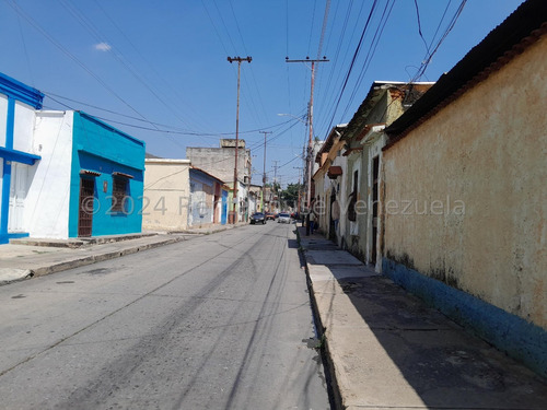 Casa Comercial Ubicada En Zona Privilegiada De La Candelaria -valencia, Eloisa Mejia 24-18498