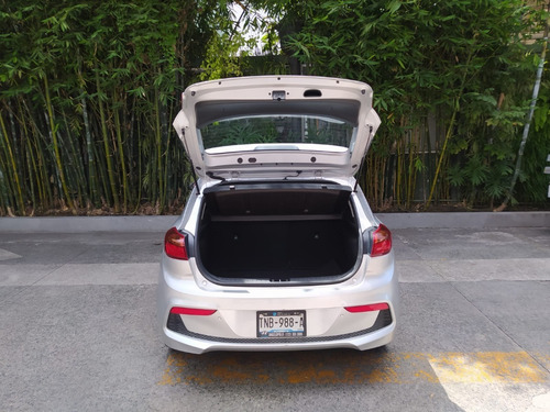 Imagen 4 de 9 de Hyundai Accent 5 Ptas Gls Aut 1.6l 2019