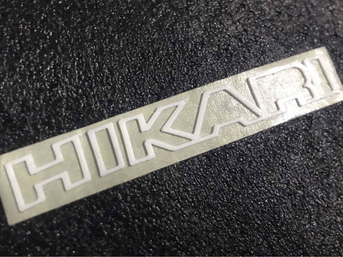 Logo Nissan Hikari Letras Cajuela Plástico  (blanco)