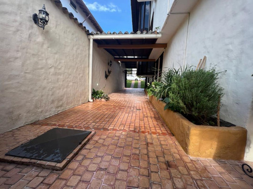 Imagen 20 de 20 de Se Vende Exclusiva Casa En Valle Arriba. Zp