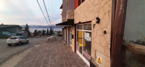 Imagen 1 de 13 de Local Semicéntrico Con Depósito, Calle Alta Circulación