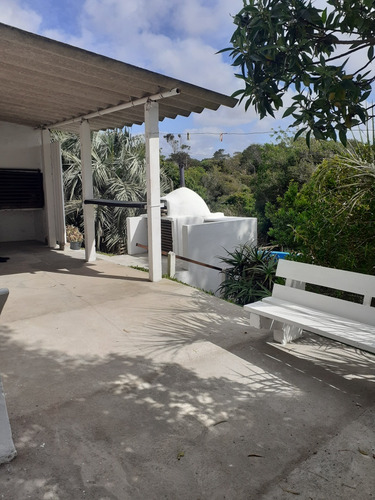 Casa 3 Dormitorios, A 200 Mts De La Costa, Amplia Vista Al Mar.