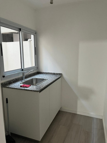 Alquiler | Departamento Tipo Casa Con 2 Patios Únicos | 2 Dormitorios Frente Al Buen Pastor Reciclado A Nuevo