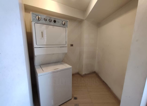 En Venta Iluminado Penthouse Duplex Remodelado 4/3/2 155 M2 Agua Constante Edificio Bien Mantenido