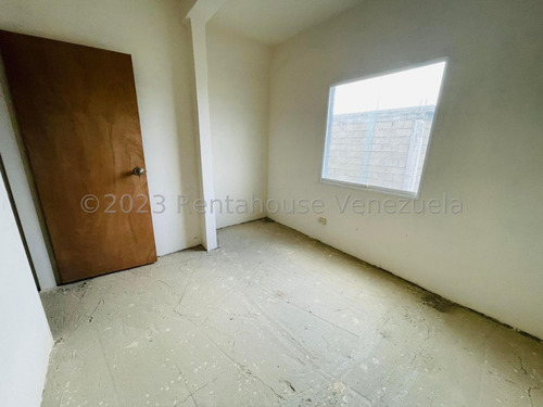 Imagen 11 de 30 de Casa En Venta En La Piedad Norte Cabudare Lara ++23-19030 */m.e.c - R-a-h N° +0-4-2-4- 5.5.6. 5.7. 5.9 *--**
