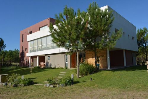 Venta Casa Costa Esmeralda Barrio Golf 2 0024