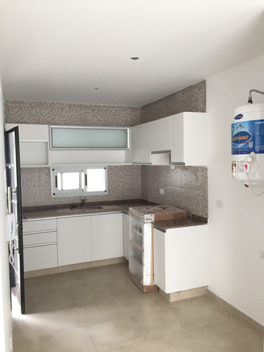 Dueño Vende Hermoso Departamento En Ph, 2 Dormitorios, Patio Privado, Sin Expensas