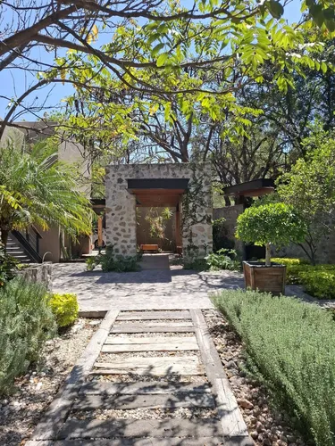 Casa En Venta En Jurica En Esquina! Una Sila Planta