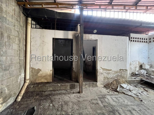Julian Galindez Vende Amplia Casa Comercial En Pleno Centro Barquisimeto #25-18972