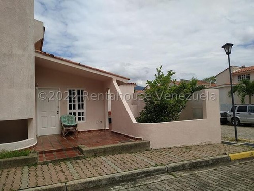 Casa En Venta Mañongo Naguanagua Amplia En Conjunto Cerrado Hermosas Areas Recreativas Anra 24-14672