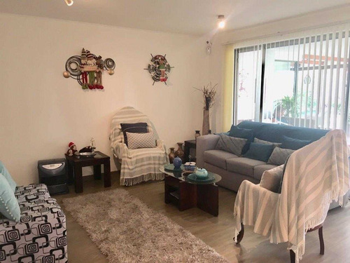 Agradable Casa En Condominio.