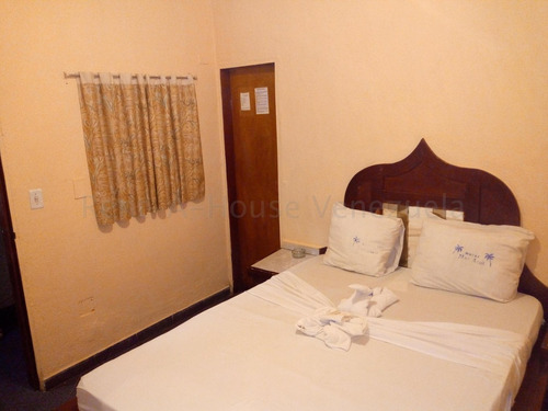 Hotel En Venta Macuto #24-24065 Johana Blanco