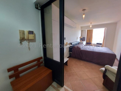 Casa En Venta, Ubicada En La Urbanizacion El Cafetal Mls #23-6194