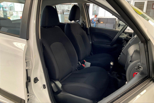 Nissan March 1.6 Sense At