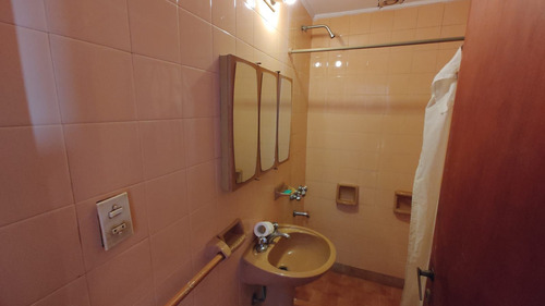 Departamento En Venta De 2 Dormitorios C/ Cochera En Costa Azul