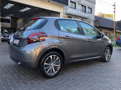 Imagen 7 de 13 de Peugeot 208 2017 1.6 Allure