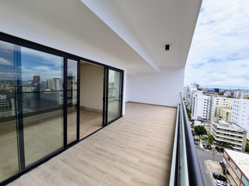 Apartamento En Venta En Naco, Santo Domingo, 3 Habitaciones + Estudio Y Family Room, Vista Parcial Al Mar