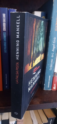 La Falsa Pista - Henning Mankell - Serie Wallander Tusquets (Usado)