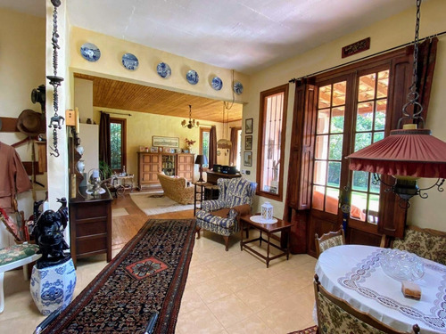 Imagen 3 de 14 de Preciosa Casa Estilo Colonial Roeado Por Verde