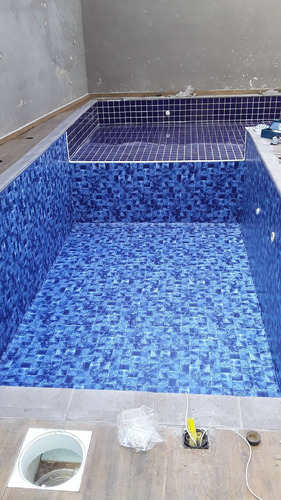 Imagem 9 de 10 de Construçoes E Reformas De Piscinas Mão De Obra Especializada