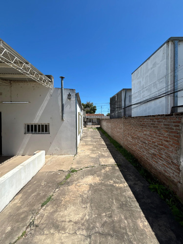 Se Vende Casa A Refaccionar Con Grán Terreno!!