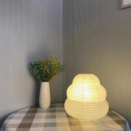 Lámpara De Mesa De Linterna De Papel Junto A La Cama,
