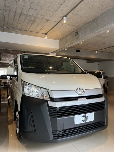 Toyota Hiace 2.8 Tdi Furgón 6at L1h1 3a 4p