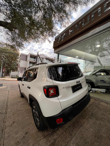 Imagen 12 de 22 de Jeep Renegade 2016 1.8 Sport
