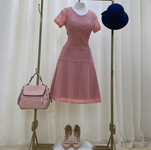 Imagem 5 de 8 de Vestido Midi Godê Com Manga Em Renda Rosê Nude