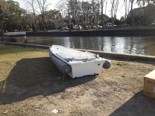 Imagen 6 de 8 de Bote De Remos Tipo Canobote Con Estabilizadores Sin Toldilla