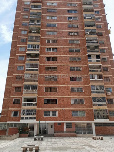 Apartamento En Venta Urb. El Marques Caracas. 24-24540 Yf