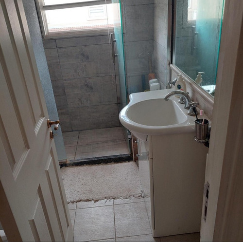 Casa 5 Dormitorios, Jardín, Piscina En Barrio Los Jazmines