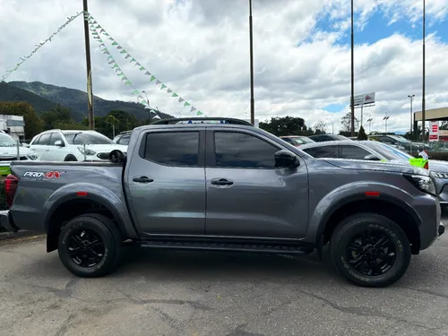 Nissan Frontier PRO- 4X 4X4 AT