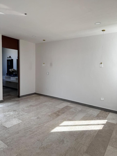 Casa Con 4 Recámaras Y Piscina, En Venta, Dzitya